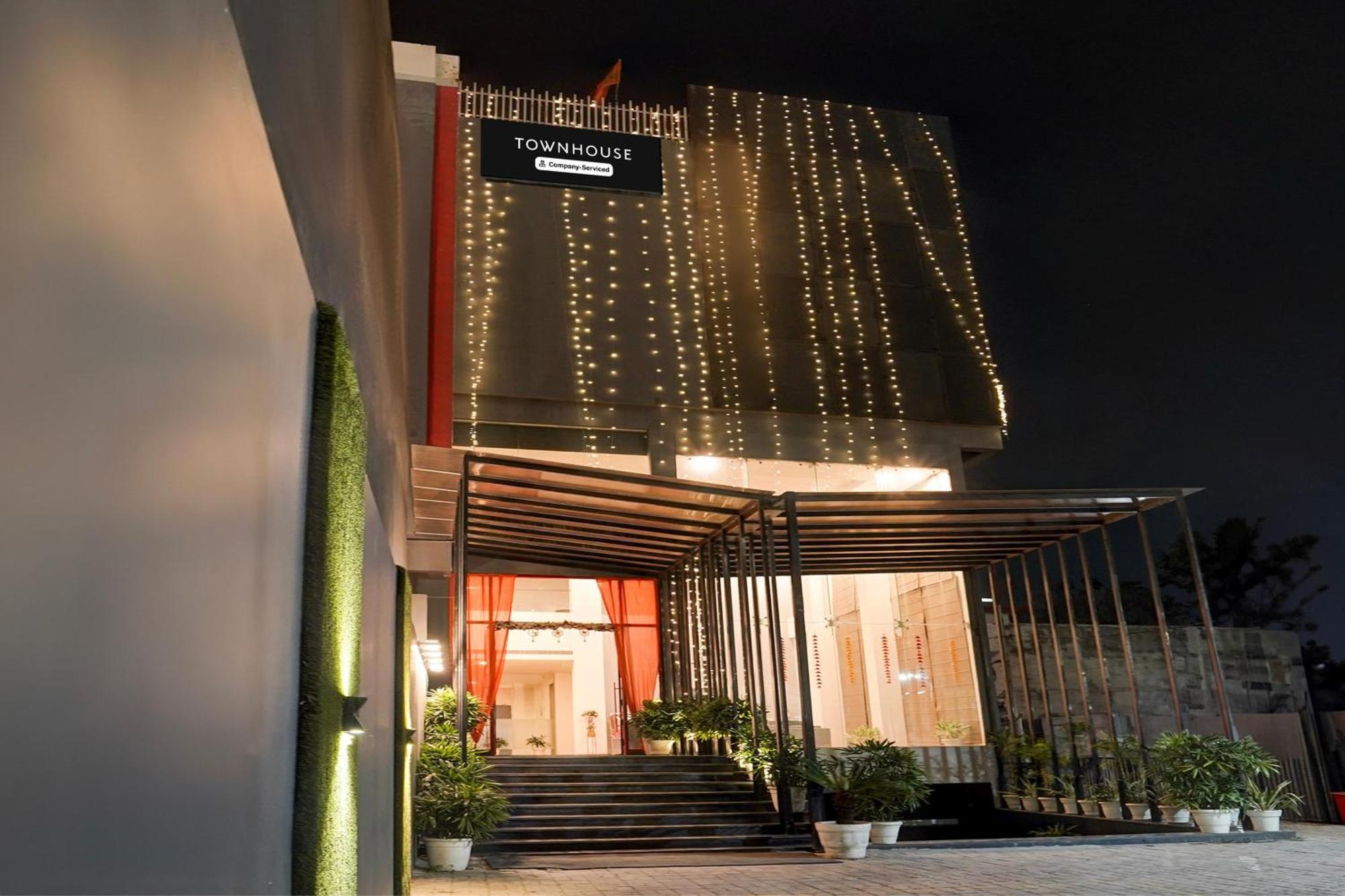 Super Townhouse Gomti Nagar Matiyari Hotel Chinhat Luaran gambar