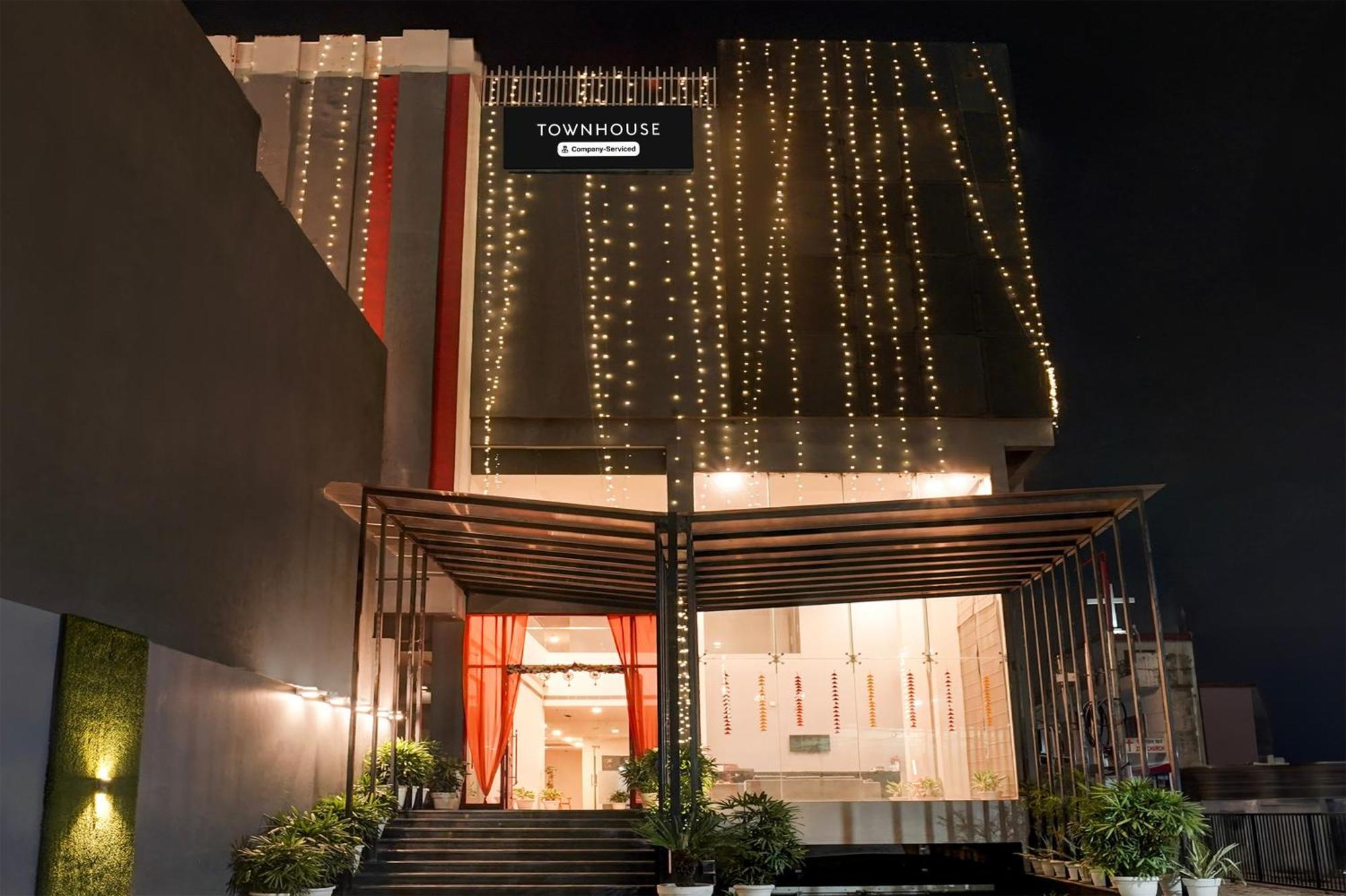 Super Townhouse Gomti Nagar Matiyari Hotel Chinhat Luaran gambar